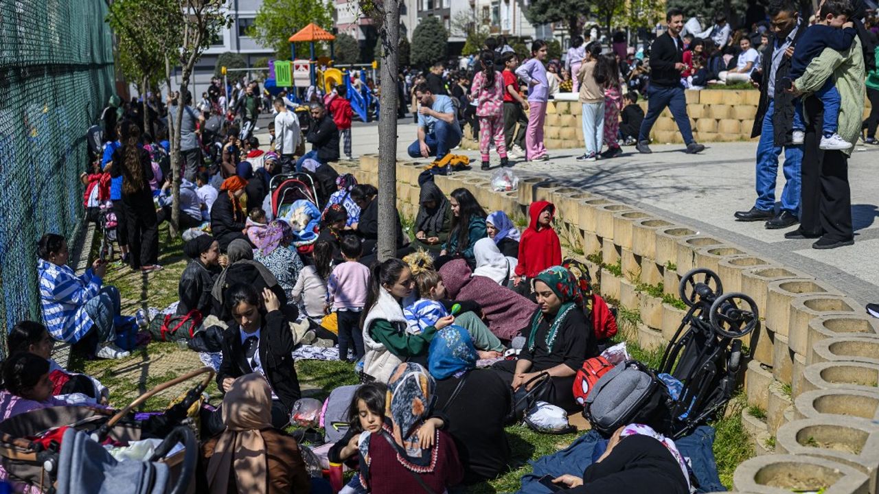 Turquie : un puissant séisme de magnitude 6,2 frappe Istanbul