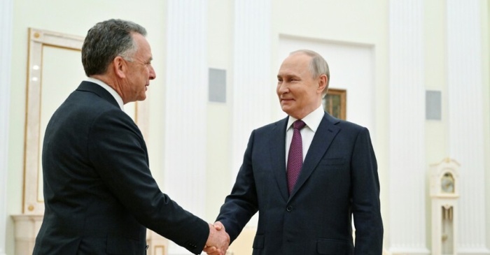 Ukraine: Poutine a dit vendredi à l'émissaire américain être prêt à négocier "sans aucune condition préalable"