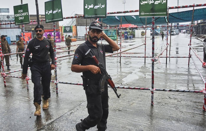 L'Inde et le Pakistan s'accusent d'attaques de drones après une journée meurtrière