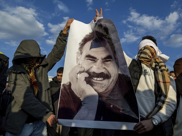 Turquie: le PKK dépose officiellement les armes