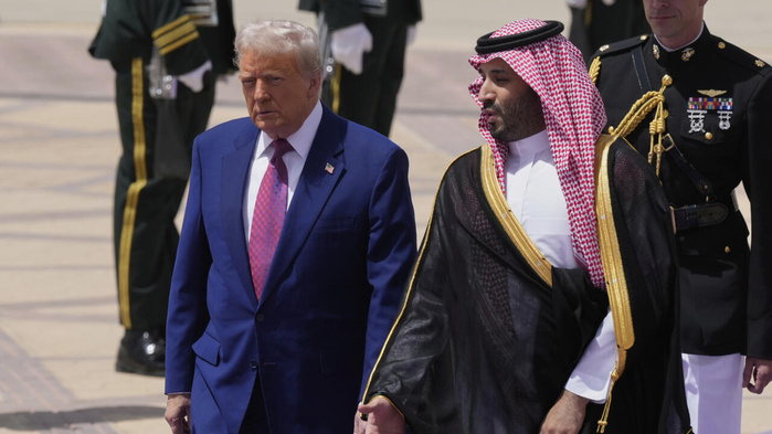 Donald Trump en Arabie saoudite en quête de grands contrats avec MBS