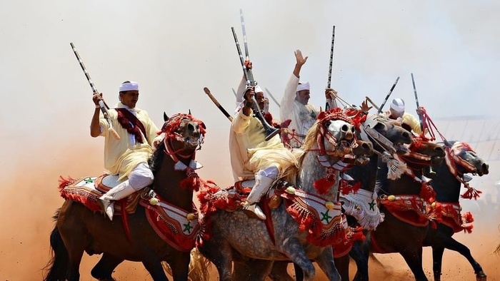 Tbourida XXL : 45 sorbas, 750 guerriers modernes et 200 kg de passion pour un public en délire !