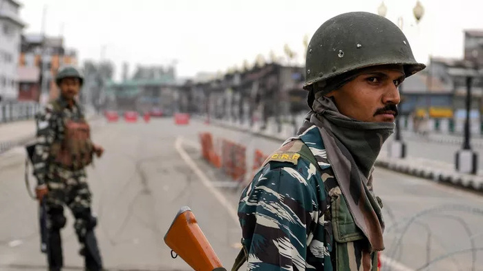 Cachemire : L'Inde n'a fait que "suspendre" son offensive contre le Pakistan