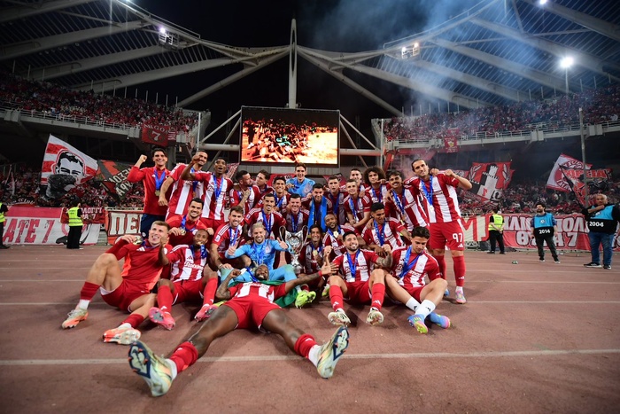 Ayoub El Kaabi offre la coupe de Grèce à l’Olympiakos