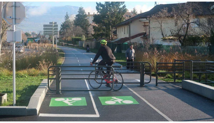 Melilia : mise en place d'une voie cyclable pour fluidifier le passage au poste terrestre