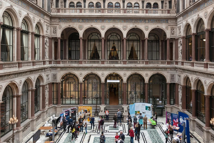 Marchés publics : Londres vise un potentiel de 33 milliards de livres sterling au Maroc