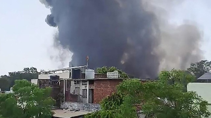 Inde: un avion à destination de Londres s'écrase à Ahmedabad avec 242 personnes à bord