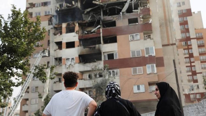 Frappes israéliennes en Iran: humilié, Téhéran promet de riposter