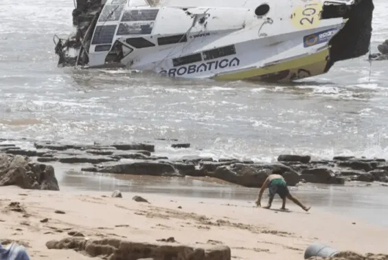 Un bateau de course français retrouvé à Tan-Tan un an après son naufrage