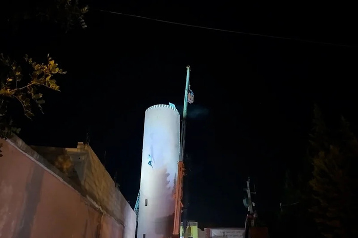 Beni Mellal: Un sit-in d'un individu perché sur un château d’eau tourne au drame, un pompier grièvement blessé