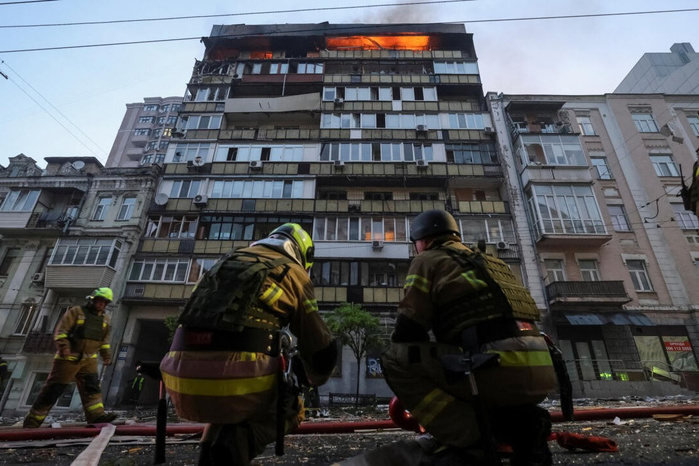 Ukraine: nouvelles frappes nocturnes russes, au moins un mort à Kiev