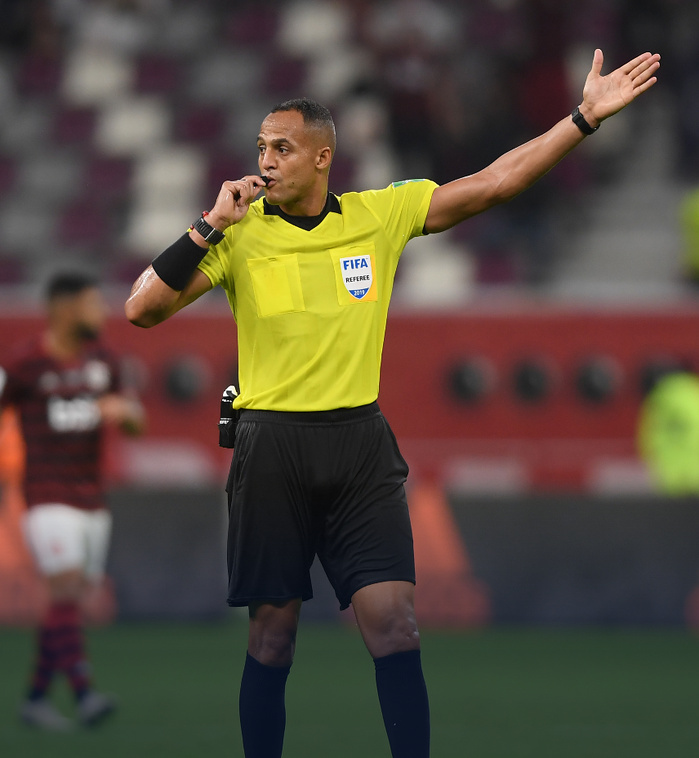 FIFA /Arbitrage : Publicité sur la tenue des arbitres