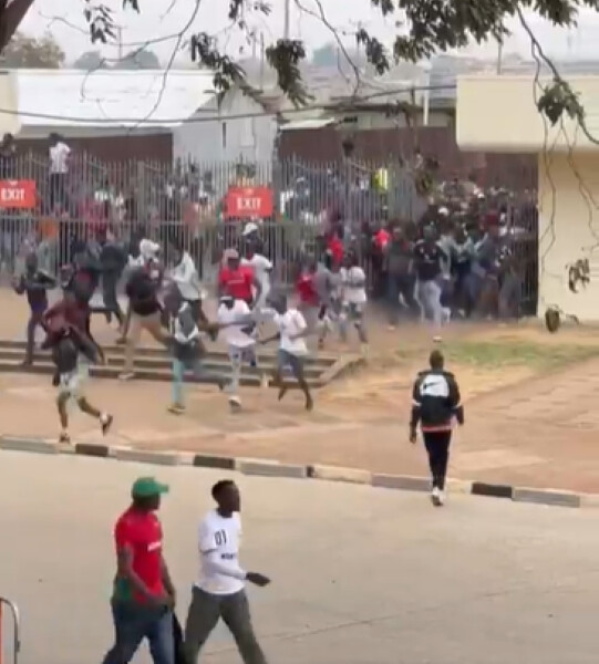 CHAN 2024 : Les supporters kenyans forcent l’entrée au stade pour la 3e fois