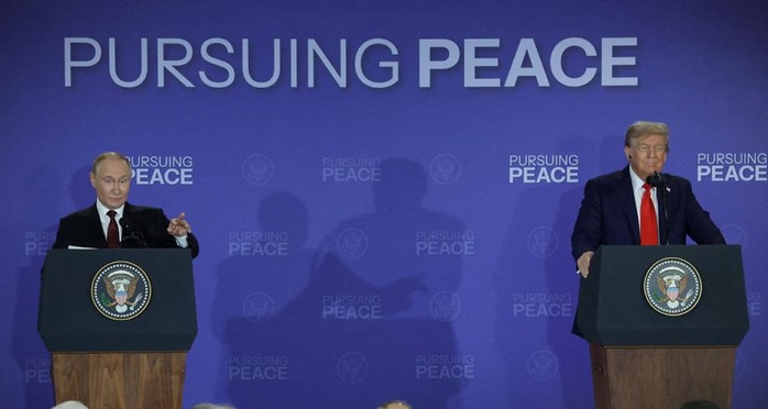 Trump et Poutine saluent une rencontre "productive" et "constructive" en Alaska