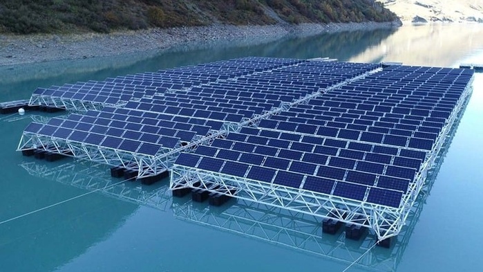 Lutte contre la sécheresse : Des panneaux flottants pour réduire les pertes hydriques
