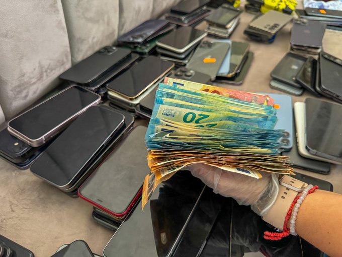 L'Espagne démantèle un gang de trafic de téléphones volés vers le Maroc
