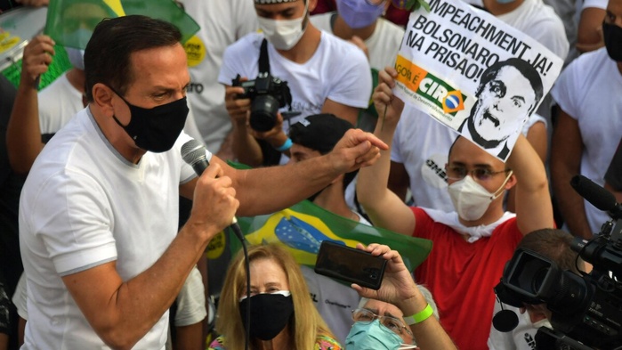 Manifestations pour et contre Bolsonaro balaient le Brésil