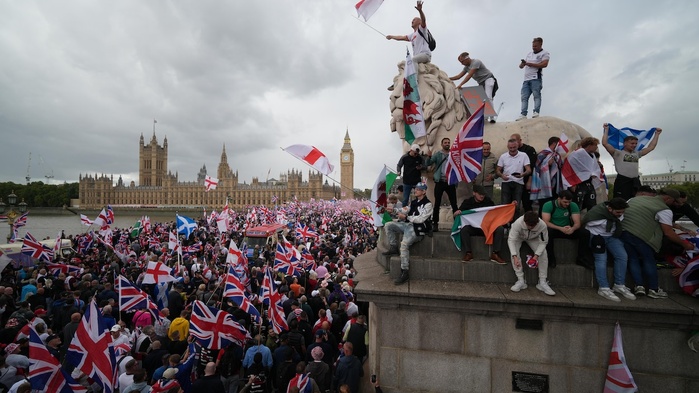 Londres : Des milliers de Britanniques manifestent pour « la liberté d’expression »