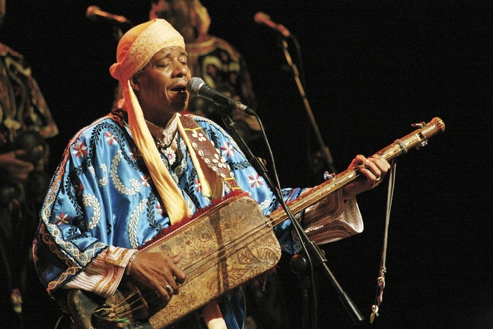 MAGAZINE : Mustapha Bakbou, le blues du guembri