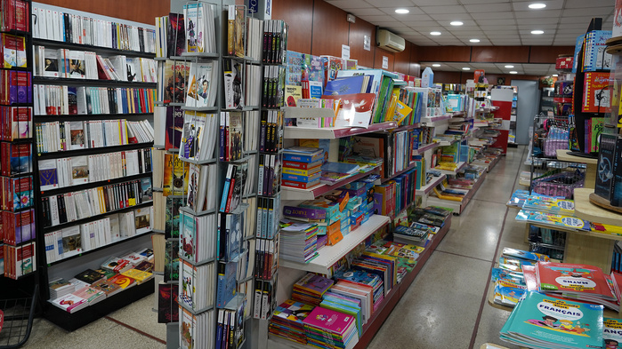 Collèges pionniers: Des manuels scolaires basiques dans une approche expérimentale