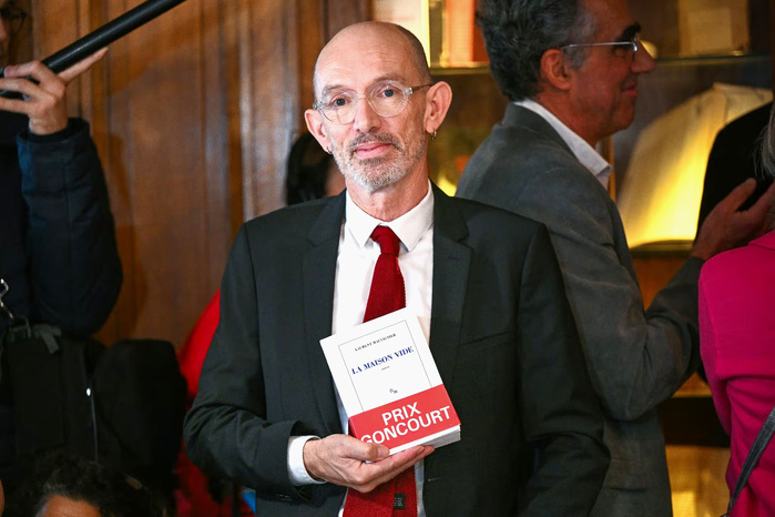 Le prix Goncourt 2025 attribué à Laurent Mauvignier pour son roman « La Maison vide »