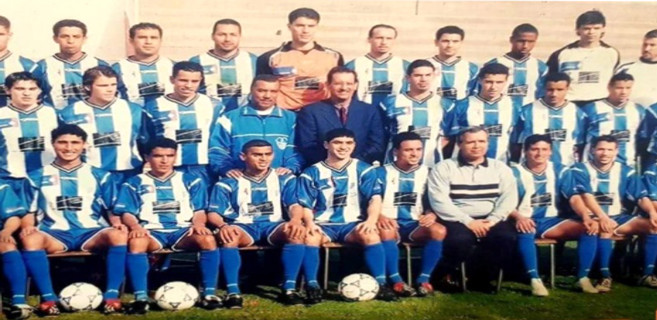 Feu Larbi Bouras au milieu de son équipe