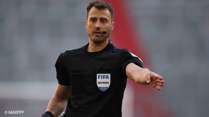 JUV/OL: Une affaire de penalty généreux : L'arbitre était hors-jeu !