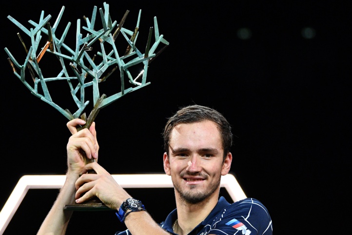 Daniil Medvedev remporte le Masters 1000 de Paris, son premier titre de la saison