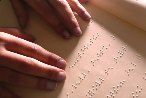 Braille et non-voyants : la société civile demande une loi d’exception culturelle