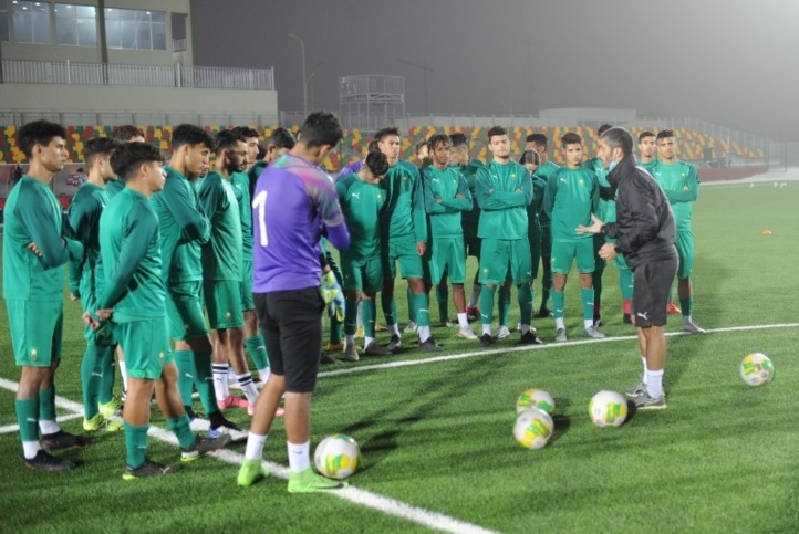 Zakaria Abboub dirigeant une séance d'entrainement.