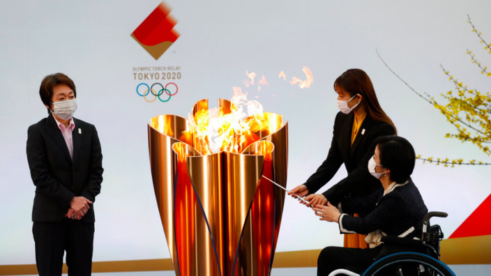 Le relais de la flamme olympique lance le compte à rebours des JO retardés de Tokyo