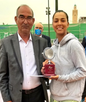 3-L’ex. président, Aniss Brahim, avec la finaliste Inès Bachir.