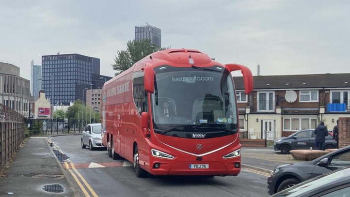 Foot anglais : Les supporters de Manchester United bloquent le bus de Liverpool !