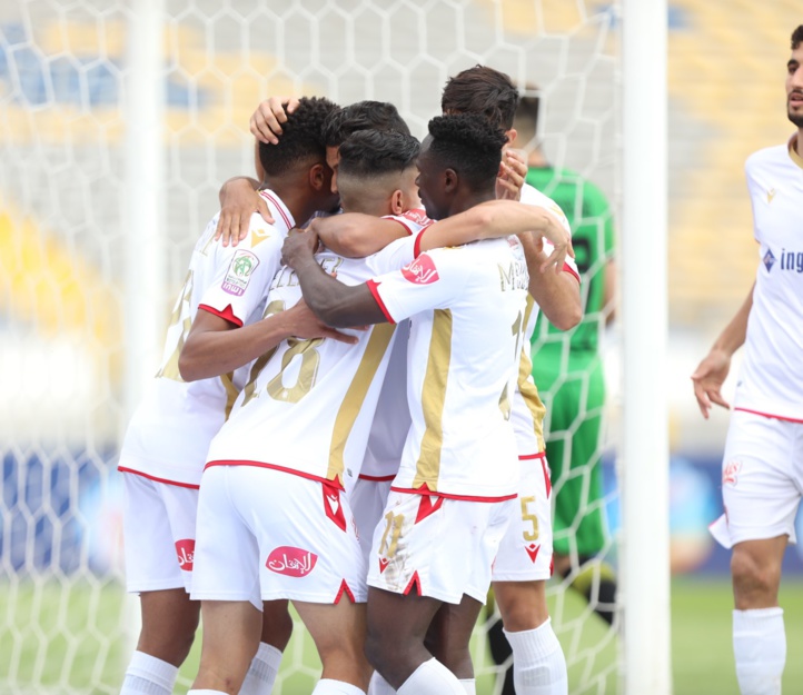 Botola / WAC-MAS (2-0) : Une victoire du Wydad sur fond de déchets !