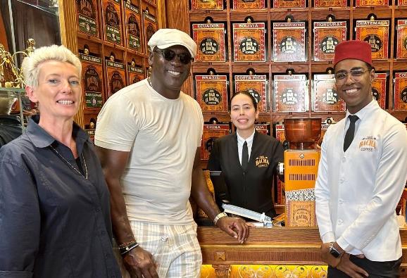 Le grand basketteur Michael Jordan succombe au charme de Marrakech…