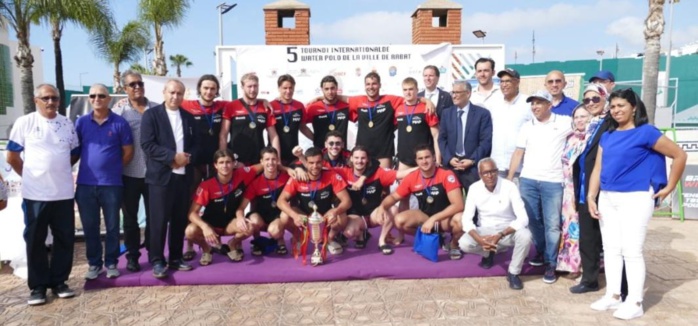 Les vainqueurs de Montpellier avec les officiels du tournoi.