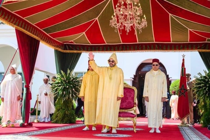 Sa Majesté le Roi préside à M'diq une réception à l'occasion de la Fête du Trône