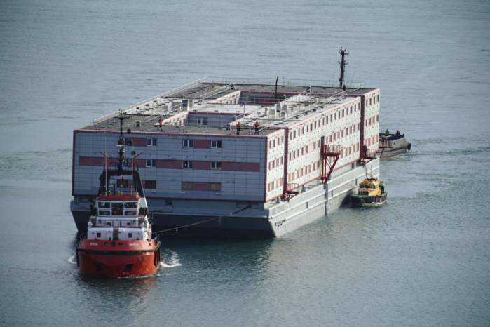 Royaume-Uni : A Portland, la barge de la honte