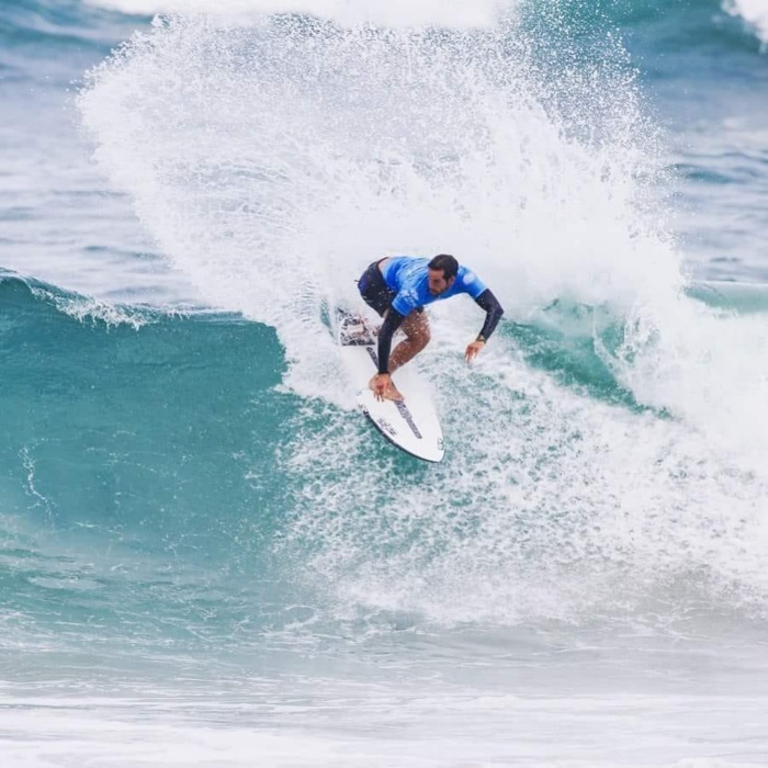 Sports nautiques : Ramzi Boukhiam, seul surfeur marocain et arabe à briguer le Championship Tour