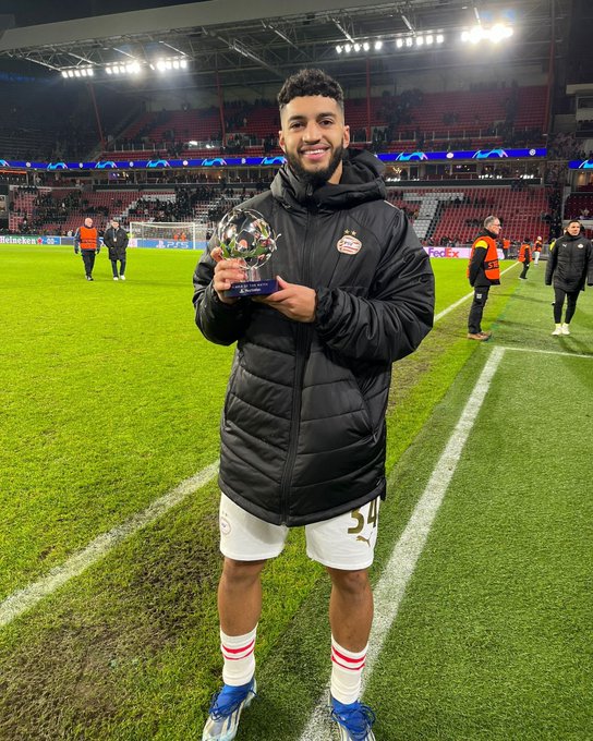 Une grosse prestation, une passe décisive , une balle s'écrasant sur le poteau et le Trophée du " Meilleur joueur du match" tel est le résumé de la soirée réussie de Saibari ! En apothéose, la qualification pour les huitièmes.