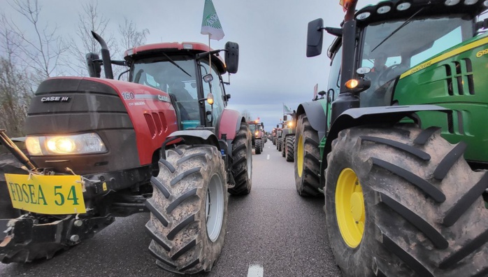 France : Les tracteurs de retour dans Paris pour "maintenir la pression"