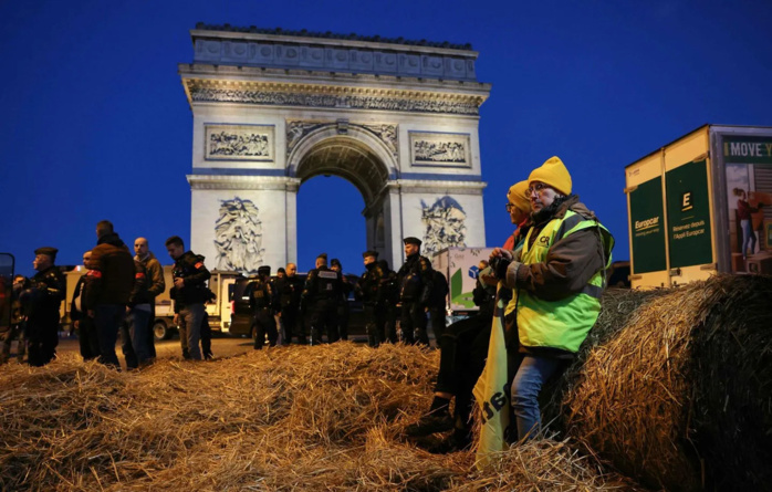 France : Arc de Triomphe à Paris bloqué par des agriculteurs, 66 interpellations