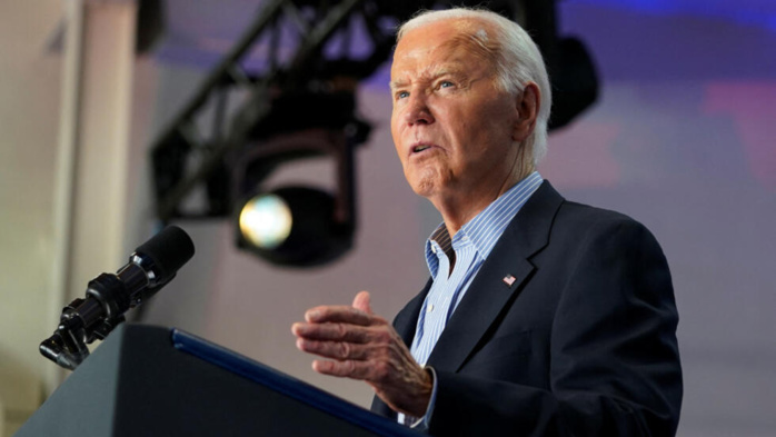 Présidentielle américaine: Joe Biden s'accroche malgré le doute au sein du Parti démocrate