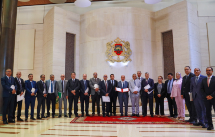 Chambre des conseillers : signature du Code de déontologie parlementaire