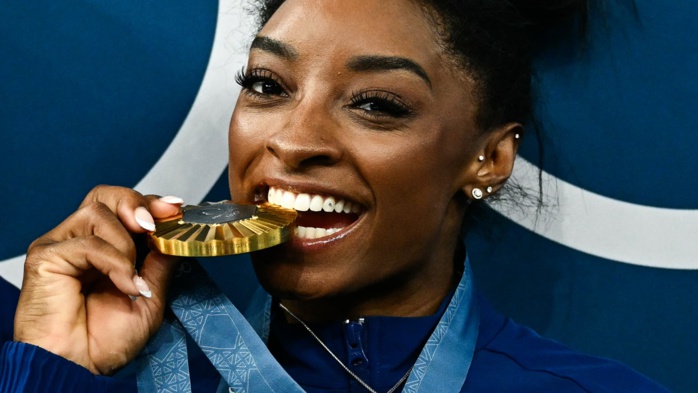 JO/Gymnastique : Simone Biles, le jour et la nuit