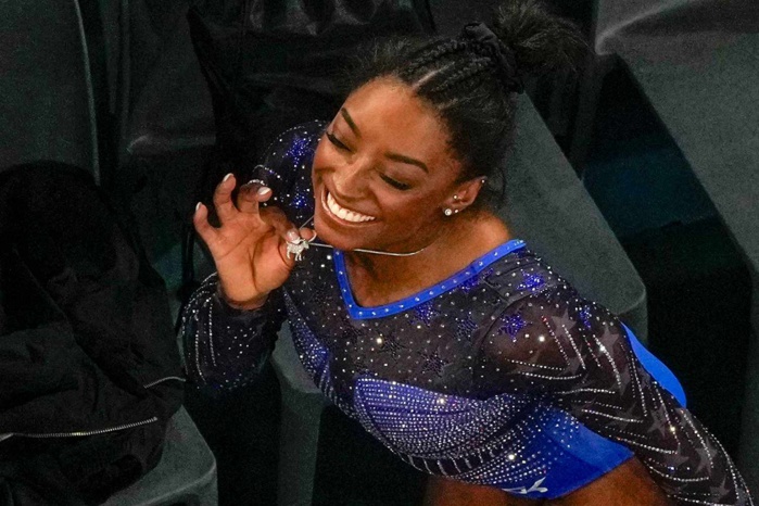 JO/Gymnastique : Simone Biles, le jour et la nuit