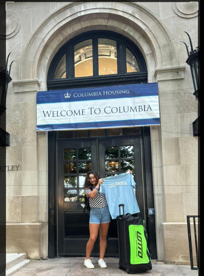 Malak devant son université Columbia