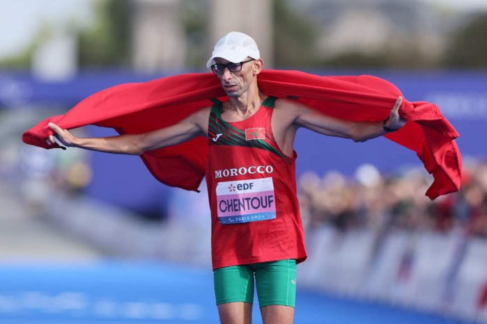 Chentouf , en Bronze, sur la 3e marche du podium du marathon T12 Hommes