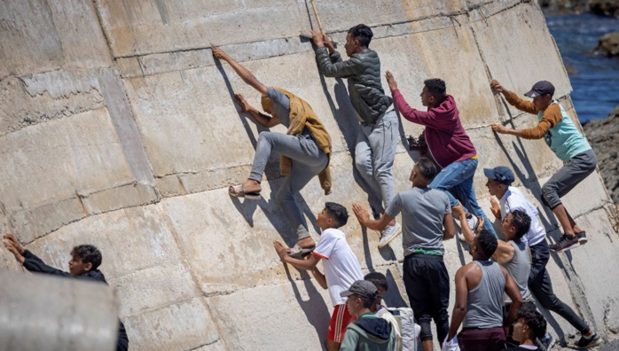 Exode de Fnideq : des experts mettent en garde contre le danger des réseaux sociaux