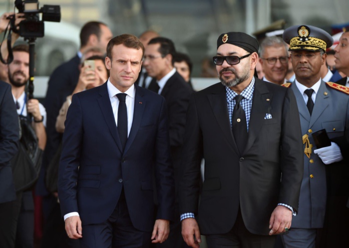 SM le Roi Mohammed VI recevant Macron lors de sa visite au Maroc. ph. archives.